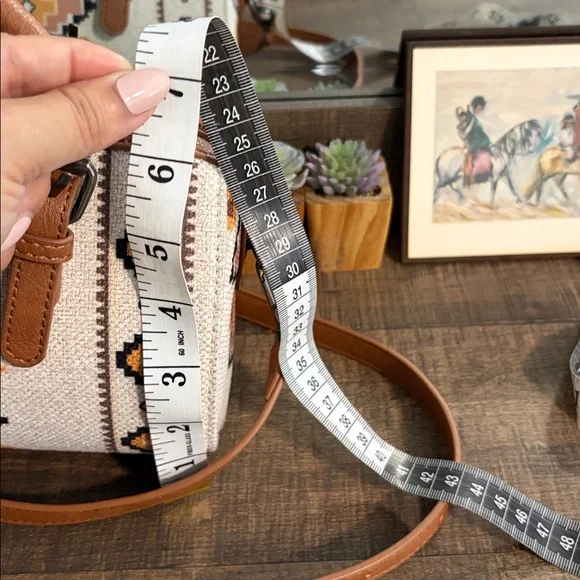 Wrangler Tan & Cream Southwestern Mini Crossbody - Picture 5 of 5